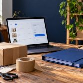 Imagen ilustrativa de una tienda online con pedidos y documentos protegidos